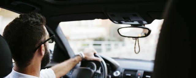 驾驶车距技巧 开车怎样判断前后车距?