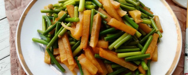 蒜苔土豆次序 做蒜苔炒土豆条的次序