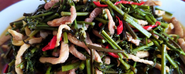 粉蒸肉蕨菜怎样做 粉蒸肉蕨菜做法