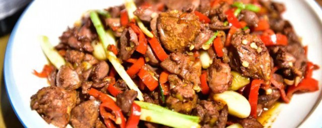 花生炒鸽肉 花生炒鸽肉的制作技巧