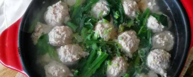 鸡丸菠菜粉丝汤 鸡丸菠菜粉丝汤的制作技巧