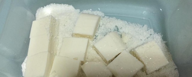 用淡奶油怎样做椰蓉奶冻 用淡奶油做椰蓉奶冻技巧