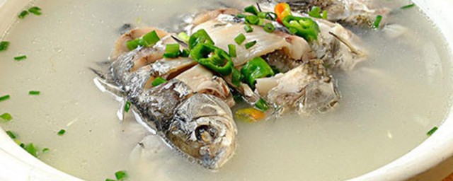 下奶鲫鱼汤怎样做 制作下奶鲫鱼汤的技巧