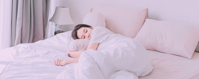蚕丝被可以用洗衣机洗吗 蚕丝被的清洗办法