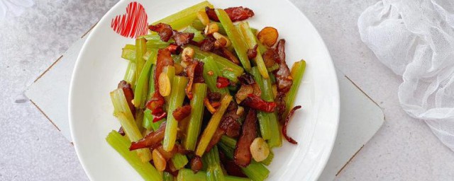 土芹菜炒腊肉怎么做 做芹菜炒腊肉的方法