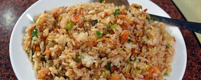 学校食堂炒饭应该如何做 如何做学校食堂炒饭