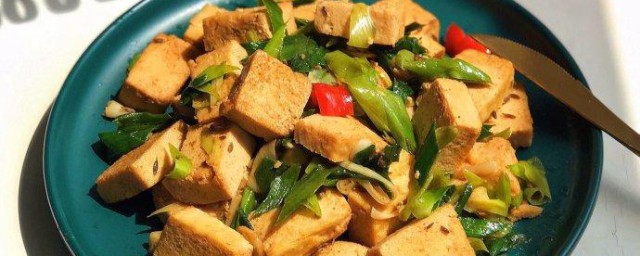 冻豆腐炖芹菜诀窍 冻豆腐炖芹菜的流程