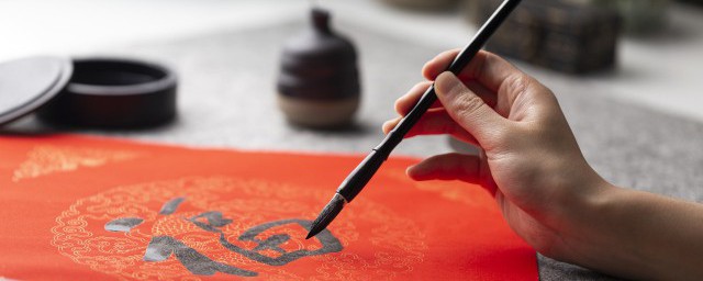 毛笔用什么水泡开 新毛笔应用冷水泡开还是热水