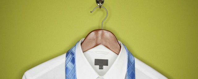 衣架把衣服撑出两个角怎样办 衣架把衣服撑出两个角的解决办法
