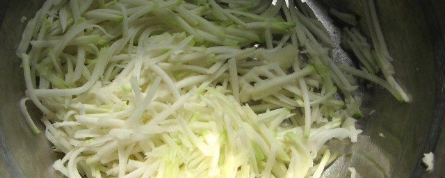 素炒苤蓝的做法 素炒苤蓝的做法介绍