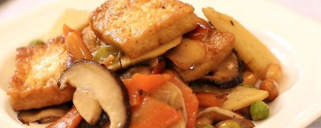 冬笋口蘑烧豆腐 冬笋口蘑烧豆腐做法简单简介