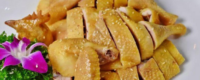 红葱头沙姜粉咸鸡 红葱头沙姜粉咸鸡的制作技巧