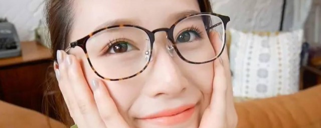 精确佩戴眼镜的技巧 怎样精确佩戴眼镜