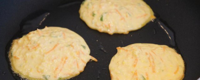 锅贴玉米饼怎样做才好吃 锅贴玉米饼的做法