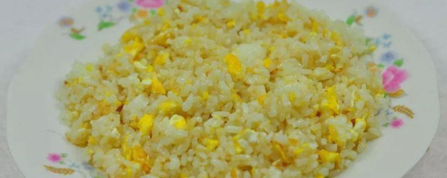炒大米鸡蛋怎样做 鸡蛋炒米饭做法简介