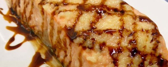 蒜蓉鲑鱼怎样做 蒜蓉油膏鲑鱼做法简介