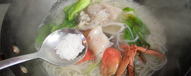 毛蟹煮米粉如何做 教你制作米粉煮螃蟹