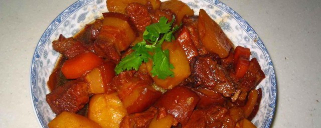 五花肉炖土豆煲 五花肉炖土豆煲的做法简介