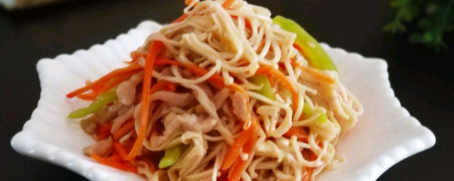 肉片炒芹菜金针菇的做法 怎样做肉片炒芹菜金针菇