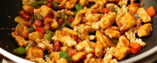 核桃枸杞鸡丁 核桃枸杞鸡丁的做法次序