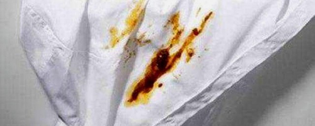 棉袄上的油渍几年了怎样去除 棉袄上的油渍去除技巧