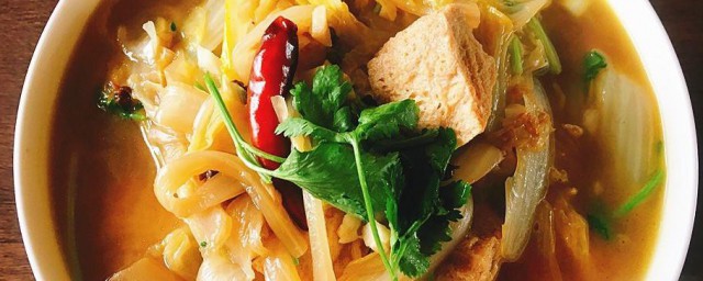 酸辣白菜炖冻豆腐 如何做酸辣白菜炖冻豆腐