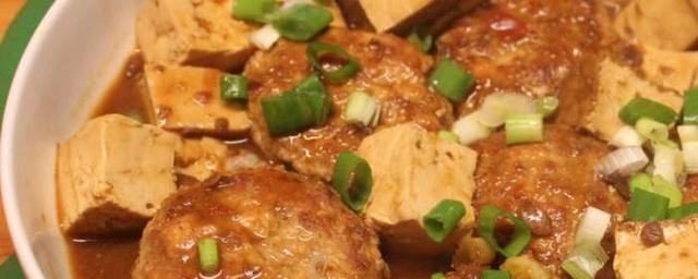 肉丸子焖豆腐丁 肉丸子焖豆腐丁的做法