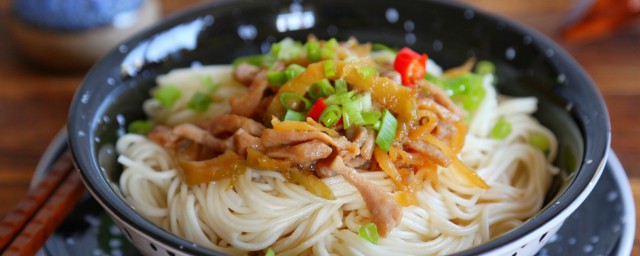 榨菜肉丝蛋面 榨菜肉丝蛋面的做法