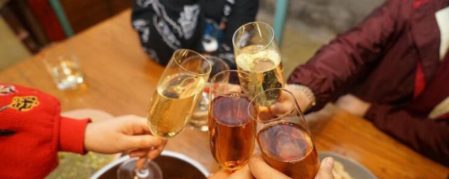 喝酒酒吐了有什么缓解技巧 酒后呕吐怎样缓解
