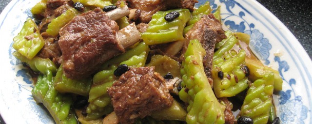 豆豉排骨烧苦瓜怎样做 豆豉排骨烧苦瓜的做法简介
