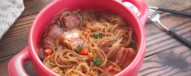 五花肉炖粉条怎样做 五花肉炖粉条怎样做