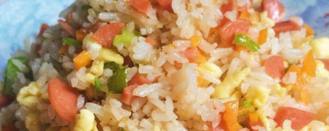 玉米青椒炒饭怎样做 玉米青椒炒饭做法简介