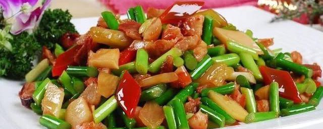 蒜苗炒肥肠怎样做 蒜苗炒肥肠的做法简介