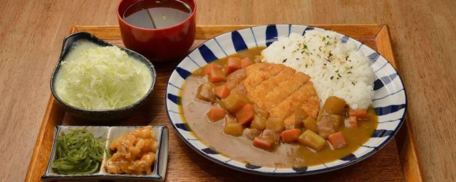炸猪排咖喱饭怎样做 日式炸猪排咖喱饭的做法