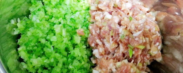 芹菜包子怎样做馅呢 芹菜包子馅的做法