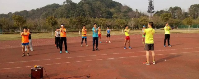 体育课中长跑训练技巧 中长跑训练的实质在于提高什么