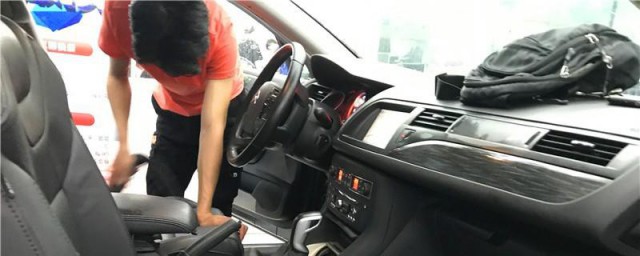 车内自己清洗技巧 清洗车内的流程