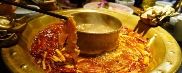 羊肉火锅怎样做才鲜 家庭版羊肉什锦火锅做法分享