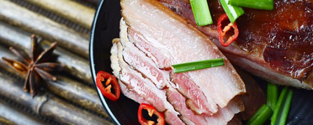 砂锅腊肉炖白菜如何做 砂锅腊肉炖白菜的烹饪方式