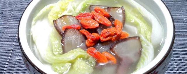 白菜炖腊肉砂锅怎样做 制作白菜炖腊肉砂锅