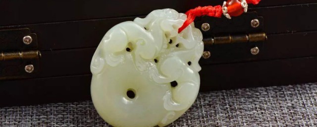 腰间戴玉的精确技巧 怎样在腰间佩戴玉挂件