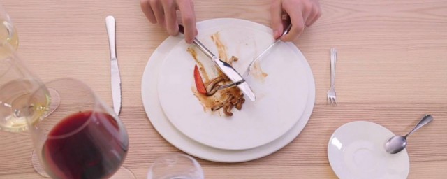 刀叉适合吃什么食物 西餐刀叉的使用技巧