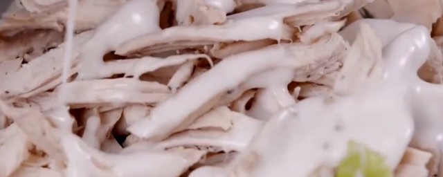 减肥水煮鸡胸肉怎样做 减肥水煮鸡胸肉做法简介