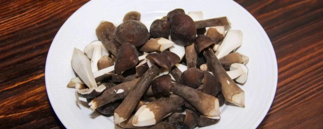 么锦炒黑鸡枞菌 制作么锦炒黑鸡枞菌的技巧