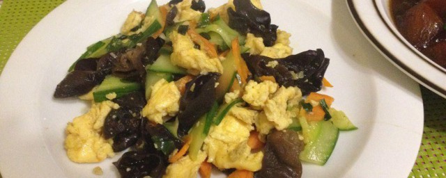 肉炒青椒木耳炸土豆片的做法 肉炒青椒木耳炸土豆片如何做
