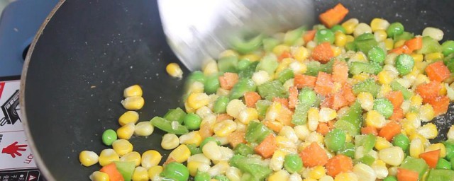 西红柿青椒豌豆胡萝卜炒玉米 西红柿青椒豌豆胡萝卜炒玉米怎样做