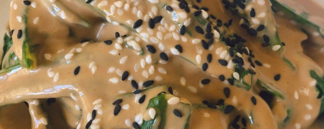 麻酱汁油麦菜的做法 麻酱汁油麦菜的做法介绍
