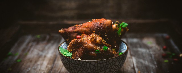 微波猪蹄饭怎样做 微波猪蹄饭如果做