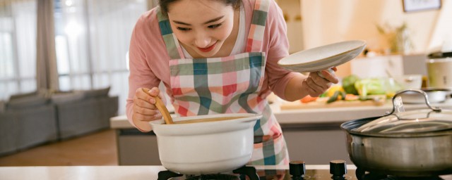 白豆培根野菜汤怎样做 白豆培根野菜汤的做法