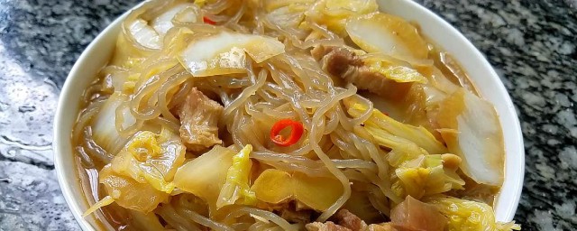 蘑菇白菜煲五花肉怎样做 蘑菇白菜煲五花肉的做法